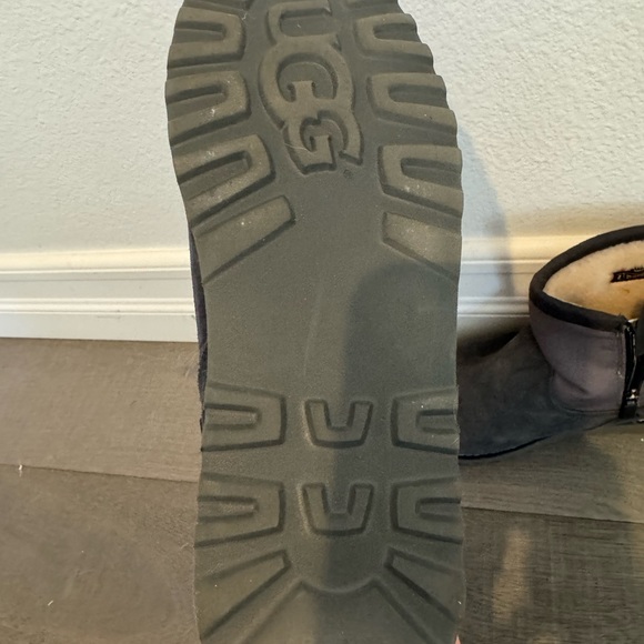 UGG Kids Bayson II Snow Boot with 3M Thinsulate Lining Boys US Size 6 - Picture 8 of 16